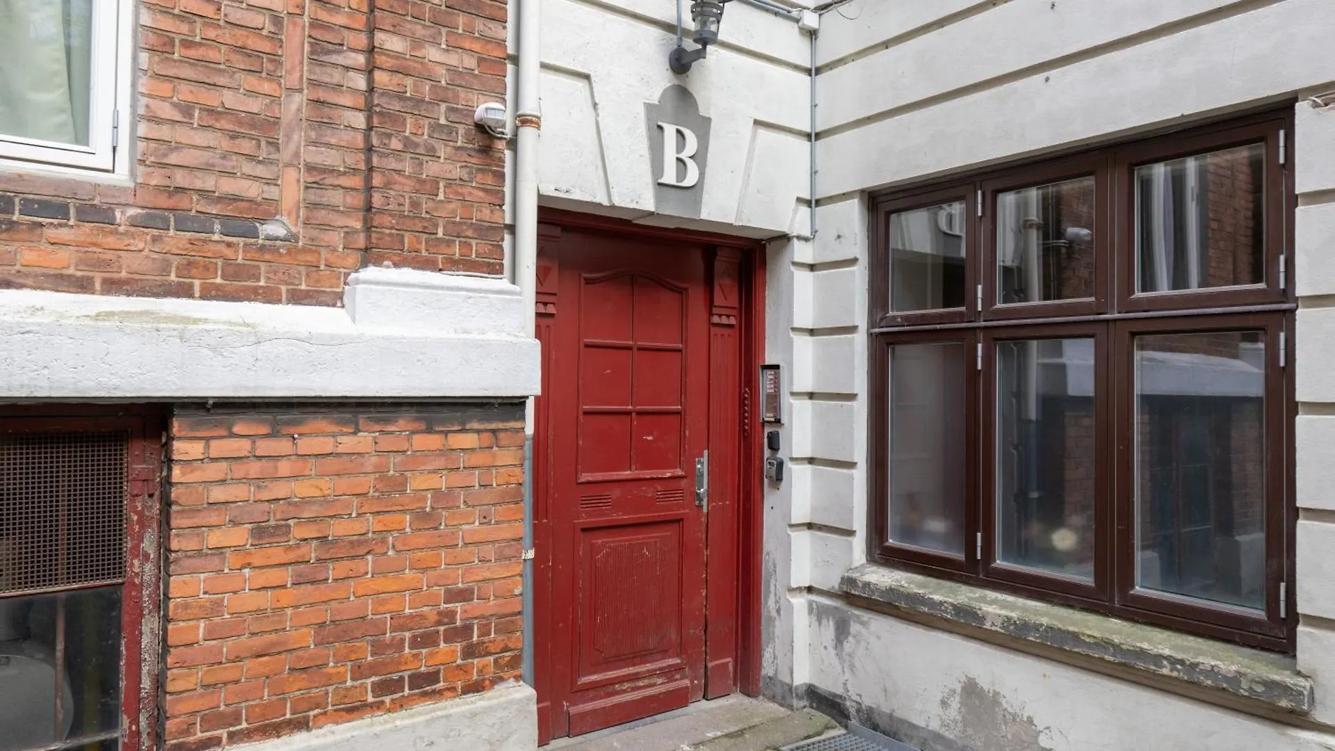Unique 3 Bedroom Apartment In Vibrant Frederiksberg Copenhagen