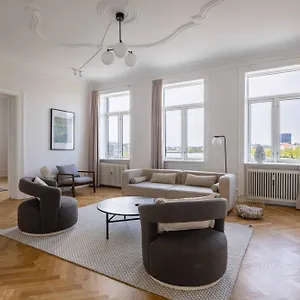  Apartment 3 Bedroom In Lovely Area