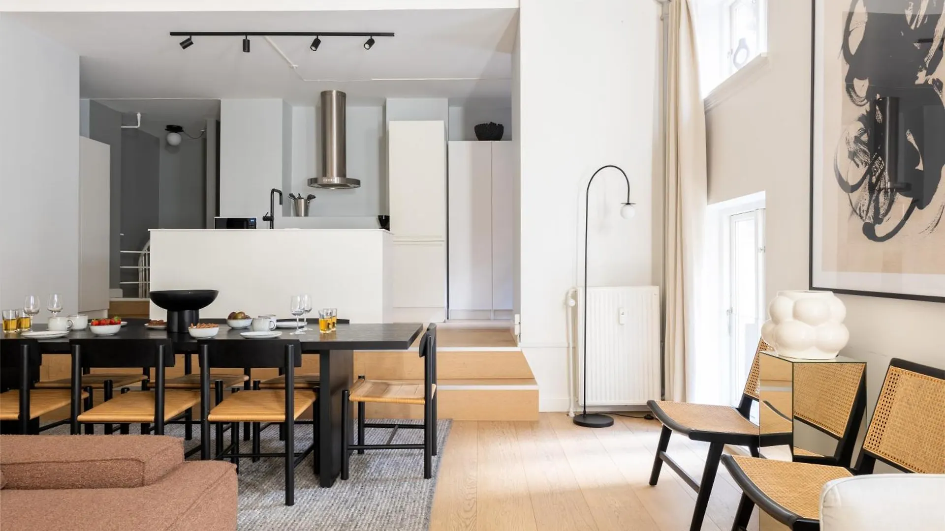 Unique 3 Bedroom Apartment In Vibrant Frederiksberg Kodaň