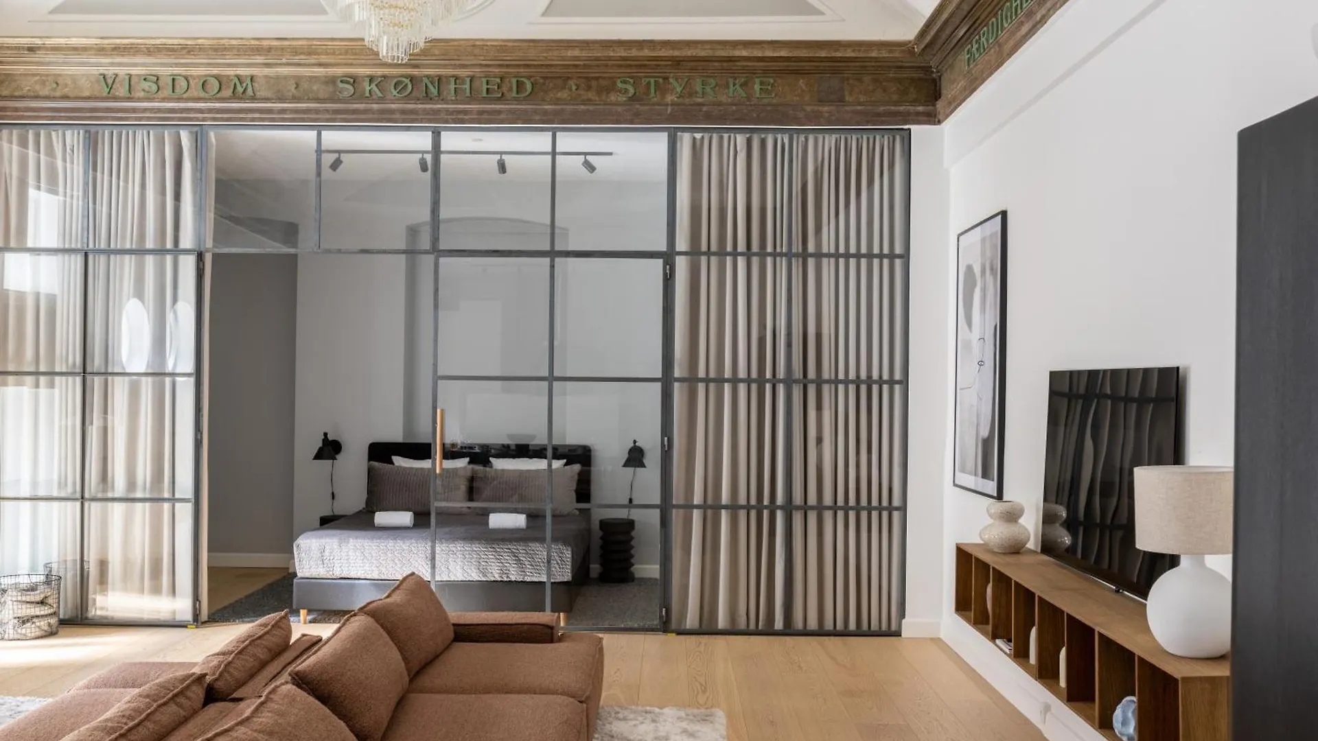 Unique 3 Bedroom Apartment In Vibrant Frederiksberg Kodaň